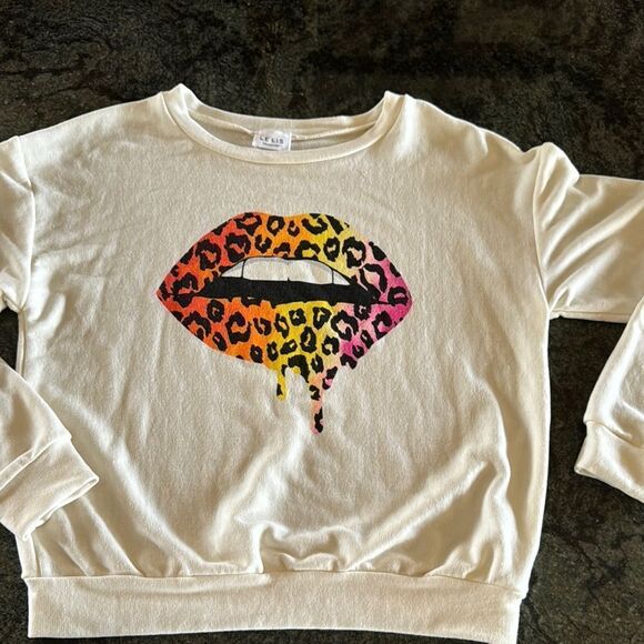 Le Lis Cream Sweater with Colorful Animal print. Lip Design - Picture 1 of 6